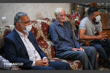 حضور شهردار تهران در منزل آتش نشان شهید مرتضی حیدری 20