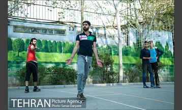 ورزش والیبال در پارک لاله‎ 7