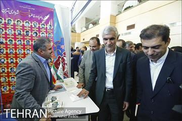 بازدید شهردار از نمایشگاه دستاوردهای معاونت توسعه منابع  انسانی شهردار تهران 6