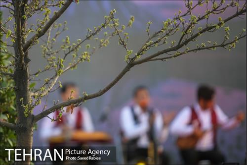 اجرای گروه موسیقی کوکری در برج میلاد تهران 14