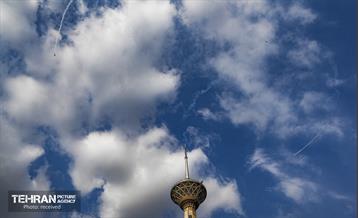 مانور ویژه هواپیماهای فوق سبک بر فراز برج میلاد 17