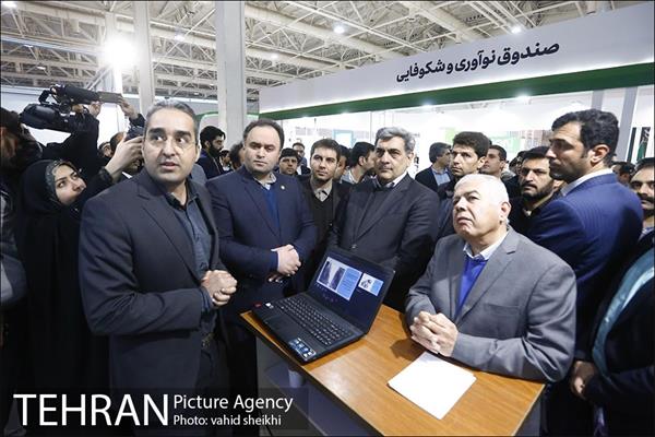 بازدید شهردار از بیستمین نمایشگاه دستاوردهای پژوهش، فناوری و فن بازار 8