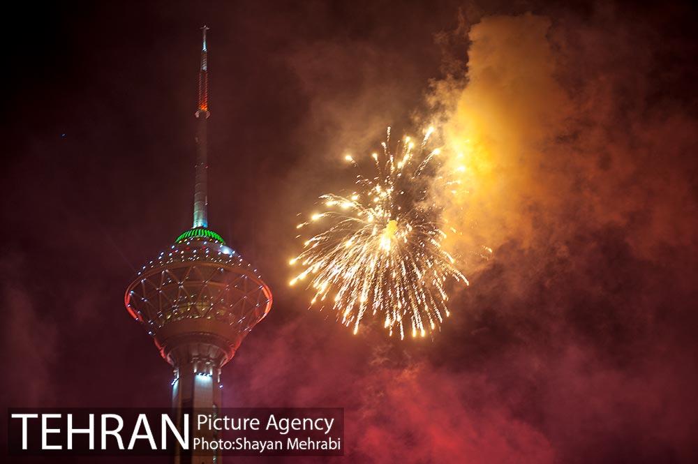 نور افشانی برج میلاد به مناسبت 22 بهمن 6
