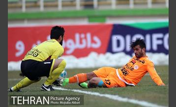 دیدار تیم های فوتبال سایپا تهران و فولاد خوزستان