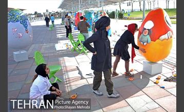 جشنواره تخم مرغ رنگی در میدان آزادی 6