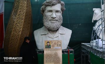 رونمایی از مجسمه های 6 شهید در منطقه 15 5