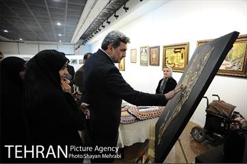 بازدید شهردار تهران از نمایشگاه دستاوردهاى هنرى زنان هنرمند داراى معلولیت 8