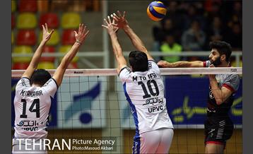 دیدار تیم های والیبال بانک سرمایه و هاوش گنبد