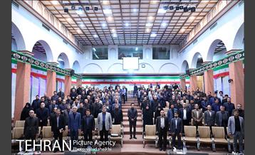 نشست هم اندیشی شهردار تهران با شهرداران نواحی تهران 32