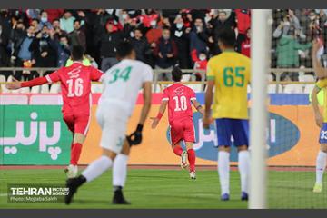 دیدار تیم های فوتبال پرسپولیس تهران و صنعت نفت آبادان 19