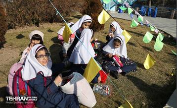 پنجره‌ای رو به آسمان آبی در منطقه 3 13