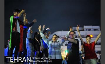 شادی خیابانی مردم بعد از پیروزی تیم ملی ایران 3