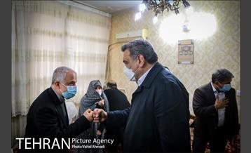 دیدار شهردار تهران با مادر شهیدان خالقی پور 11