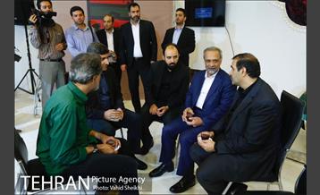 بازدید معاون اقتصادی رئیس جمهور از نمایشگاه عطر سیب 11