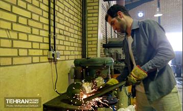 مراحل ساخت المان های نمایشگاه نشان عاشقی