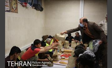 توزیع افطار بین پاکبان های شهر تهران 15