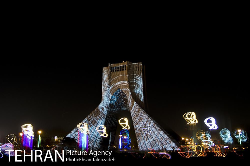 سیمرغ صلح بر برج آزادی 1