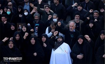 اجتماع مردم تهران در پی شهادت رهبر انقلاب - 1 10