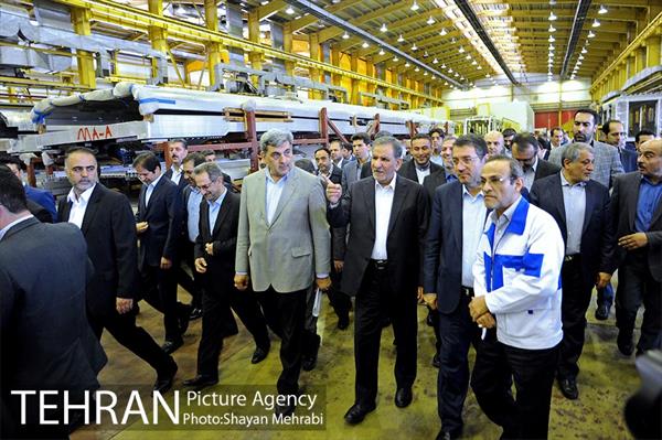 بازدید معاون اول رئیس جمهور به همراه شهردار تهران از کارخانه واگن‌سازی تهران 24