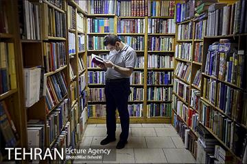 کتاب فروشی های خیابان کریم خان زند 17