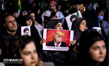 مراسم وداع با شهدای ناوشکن دنا در میدان ولیعصر(عج)