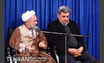 دیدار شهردار تهارن با آیت الله العظمی نوری همدانی  14