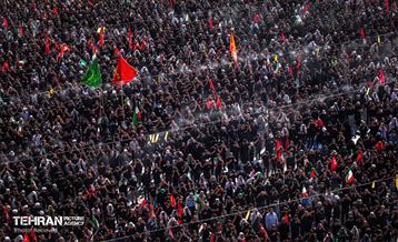 مراسم اقامه نماز بر پیکر آقای شهید ایران 4