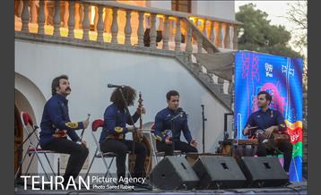 اجرای گروه موسیقی سورنای در باغ فردوس 3