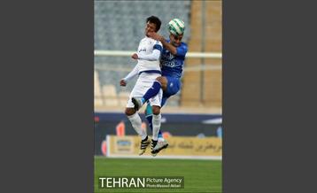 دیدار تیم‌ های فوتبال استقلال تهران و استقلال خوزستان