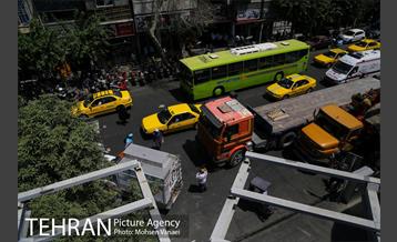 رفع خطر طبقه سوم پاساژ 102 در خیابان امام خمینی(ره)  16