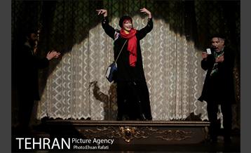 نمایش باغ آلبالو 11