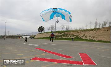 پرش چتربازان از برج میلاد تهران 23