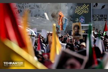 تجمع قدردانی از عملیات وعده صادق ۲ در میدان امام حسین (ع) 37