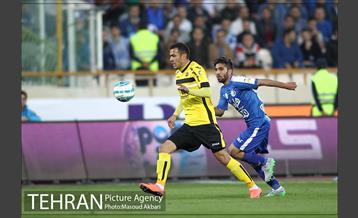 دیدار استقلال و سپاهان در لیگ برتر فوتبال 18