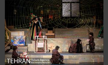 اجرای نمایش شاپرک خانوم 14