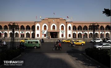 اهتزاز پرچم حزب الله بر بام بلدیه 2