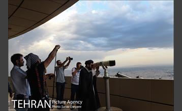 استهلال هلال ماه شوال از فراز برج میلاد تهران 5