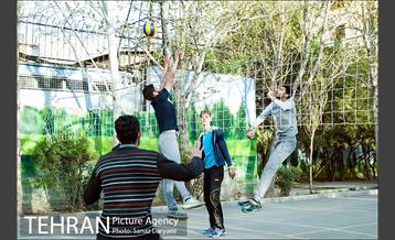 ورزش والیبال در پارک لاله‎ 4