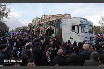تشییع پیکر ۱۰۰ شهید مردمی و مدافع امنیت در تهران - 1 17