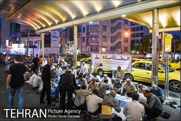 مراسم افطاری ساده در پایانه های تاکسیرانی شهر تهران 9