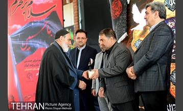 اهتزاز بزر‌گترین پرچم یا حسین (ع) 12