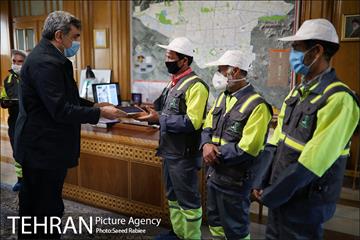 تقدیر شهردار تهران از پاکبانان نمونه شهر 15