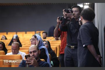 نشست خبری رویداد بین‌المللی طراحی کارتون، کاریکاتور و پوستر «هولوساید ۲۰۲۴» 38