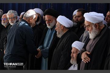 مراسم اقامه نماز بر پیکر آقای شهید ایران 47