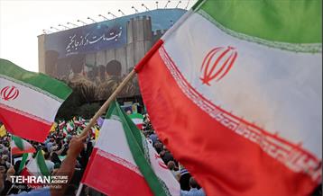 اجتماع مردمی در حمایت و تشکر از نیروهای مسلح در میدان انقلاب 17