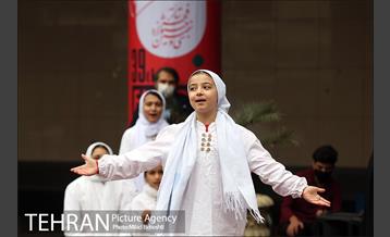 اجرای تئاتر خیابانی در میدانگاه ولی عصر (عج) 1