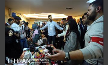 اکران خیریه انیمیشن مبارک در بازارچه رعد‎ 3