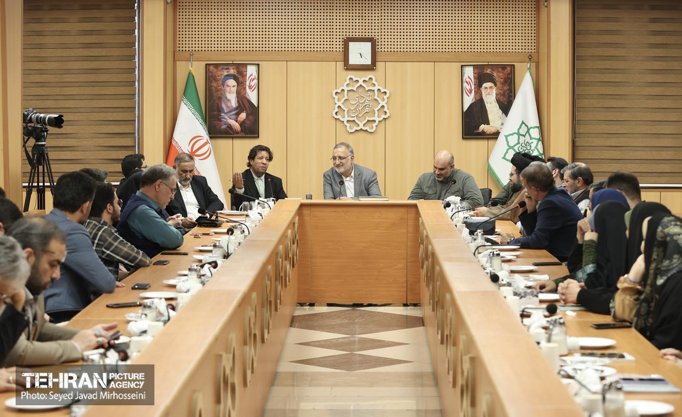 نشست صمیمانه شهردار تهران با جمعی از شعرا 31