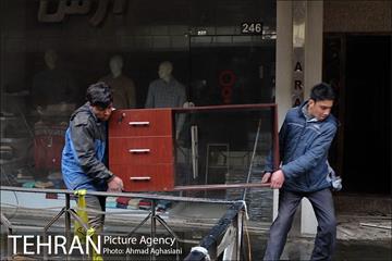 تخلیه اجناس مغازه های باقی مانده ساختمان پلاسکو -1 1