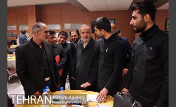 تجلیل از خانواده شهدای آتش‌نشان حادثه پلاسکو با حضور شهردار تهران 20